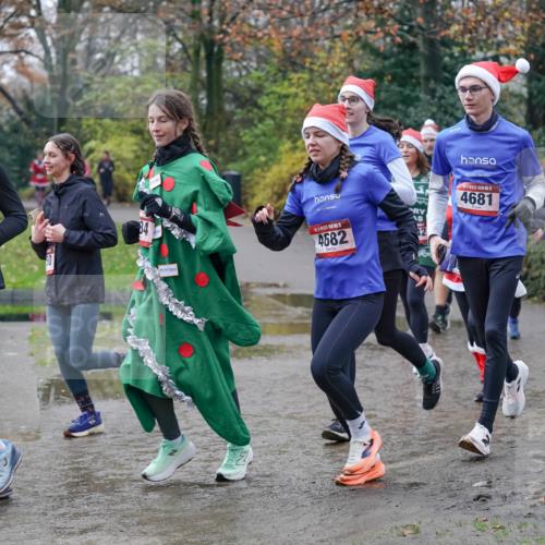 07.12.2025 - St. Pauli X-Mass-Run No. 15 Michael Burmester http://msf.ph/oto/9412641 07.12.2025 11:44:23 Laufen 475, 84, 15, 4682, 4681, 4746 meine-sportfotos.de