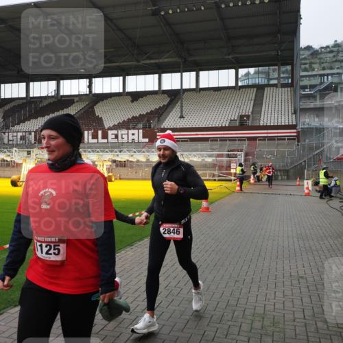 07.12.2025 - St. Pauli X-Mass-Run No. 15 Fabian Wolf http://msf.ph/oto/9412652 07.12.2025 11:17:29 Ziel 551, 845, 1122, 1125, 1127, 1130, 1340, 1529, 1531, 1686, 2477, 2766, 2846, 2849 meine-sportfotos.de