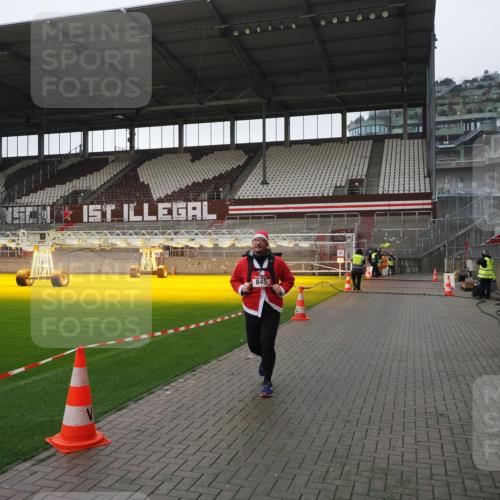 07.12.2025 - St. Pauli X-Mass-Run No. 15 Fabian Wolf http://msf.ph/oto/9412673 07.12.2025 11:17:39 Ziel 551, 845, 2477 meine-sportfotos.de