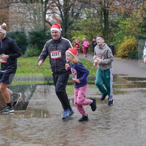 07.12.2025 - St. Pauli X-Mass-Run No. 15 Michael Burmester http://msf.ph/oto/9412686 07.12.2025 11:44:26 Laufen 4281, 80, 1728, 5007 meine-sportfotos.de