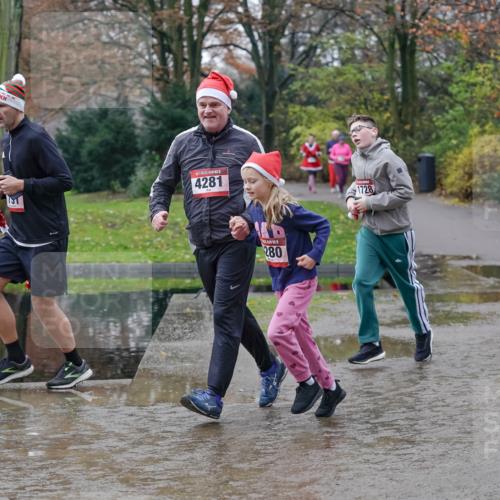 07.12.2025 - St. Pauli X-Mass-Run No. 15 Michael Burmester http://msf.ph/oto/9412689 07.12.2025 11:44:26 Laufen 15, 4281, 15, 280, 1728, 15, 5007 meine-sportfotos.de