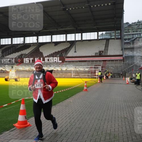 07.12.2025 - St. Pauli X-Mass-Run No. 15 Fabian Wolf http://msf.ph/oto/9412691 07.12.2025 11:17:40 Ziel 845, 2477 meine-sportfotos.de