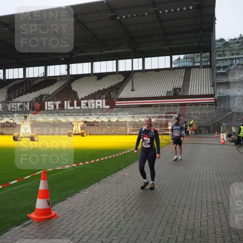 07.12.2025 - St. Pauli X-Mass-Run No. 15 Fabian Wolf http://msf.ph/oto/9412700 07.12.2025 11:17:54 Ziel 2915, 4627 meine-sportfotos.de