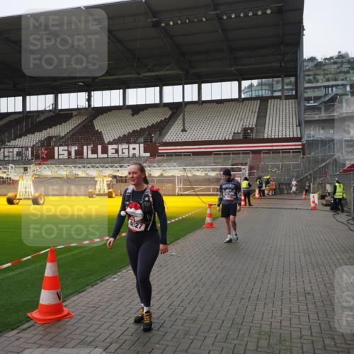 07.12.2025 - St. Pauli X-Mass-Run No. 15 Fabian Wolf http://msf.ph/oto/9412718 07.12.2025 11:17:56 Ziel 2915, 4627 meine-sportfotos.de