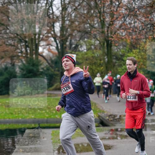 07.12.2025 - St. Pauli X-Mass-Run No. 15 Michael Burmester http://msf.ph/oto/9412729 07.12.2025 10:02:10 Laufen 1326, 2238 meine-sportfotos.de