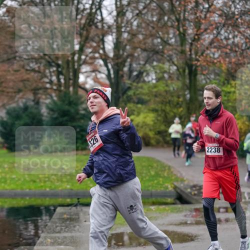 07.12.2025 - St. Pauli X-Mass-Run No. 15 Michael Burmester http://msf.ph/oto/9412732 07.12.2025 10:02:10 Laufen 326, 2238 meine-sportfotos.de
