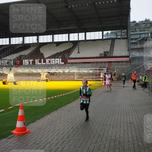 07.12.2025 - St. Pauli X-Mass-Run No. 15 Fabian Wolf http://msf.ph/oto/9412773 07.12.2025 11:18:05 Ziel 1325, 1348, 3221, 3327, 4627 meine-sportfotos.de