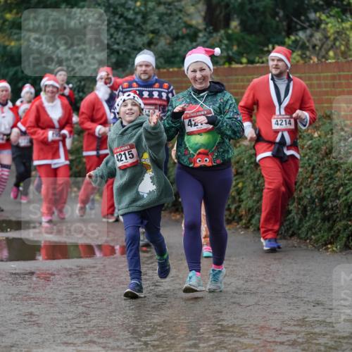 07.12.2025 - St. Pauli X-Mass-Run No. 15 Michael Burmester http://msf.ph/oto/9412775 07.12.2025 11:44:45 Laufen 4406, 5370, 4215, 15, 42, 4214 meine-sportfotos.de