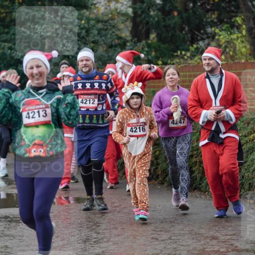 07.12.2025 - St. Pauli X-Mass-Run No. 15 Michael Burmester http://msf.ph/oto/9412778 07.12.2025 11:44:46 Laufen 4215, 4213, 4212, 4216, 4247 meine-sportfotos.de
