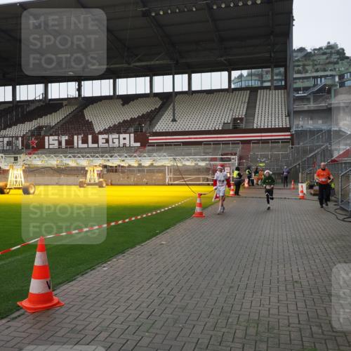 07.12.2025 - St. Pauli X-Mass-Run No. 15 Fabian Wolf http://msf.ph/oto/9412785 07.12.2025 11:18:06 Ziel 1325, 1348, 3221, 3327 meine-sportfotos.de