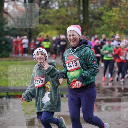 07.12.2025 - St. Pauli X-Mass-Run No. 15 Michael Burmester http://msf.ph/oto/9412790 07.12.2025 11:44:47 Laufen 4215, 4213 meine-sportfotos.de