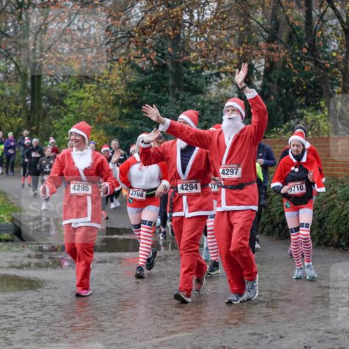 07.12.2025 - St. Pauli X-Mass-Run No. 15 Michael Burmester http://msf.ph/oto/9412814 07.12.2025 11:44:50 Laufen 4294, 371, 4295, 3708, 4297, 3710 meine-sportfotos.de