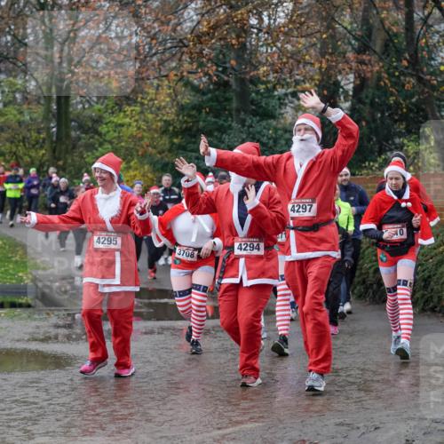 07.12.2025 - St. Pauli X-Mass-Run No. 15 Michael Burmester http://msf.ph/oto/9412817 07.12.2025 11:44:50 Laufen 4295, 3708, 4294, 4297 meine-sportfotos.de