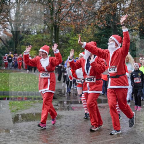 07.12.2025 - St. Pauli X-Mass-Run No. 15 Michael Burmester http://msf.ph/oto/9412832 07.12.2025 11:44:51 Laufen 4295, 3708, 15, 4294, 4297, 3728, 3710 meine-sportfotos.de