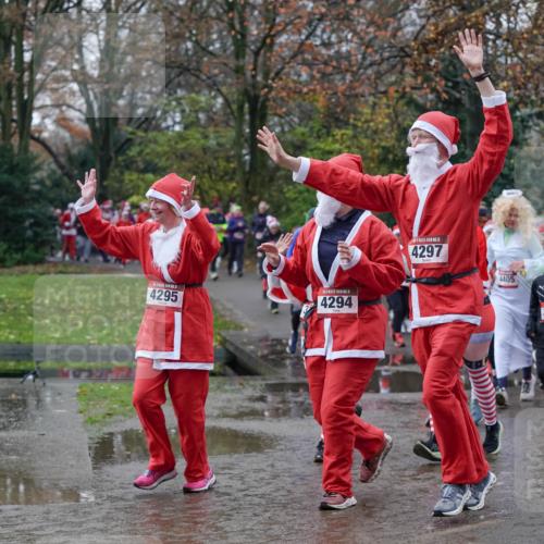 07.12.2025 - St. Pauli X-Mass-Run No. 15 Michael Burmester http://msf.ph/oto/9412838 07.12.2025 11:44:51 Laufen 4295, 15, 4294, 15, 4297, 4405, 3728, 710 meine-sportfotos.de