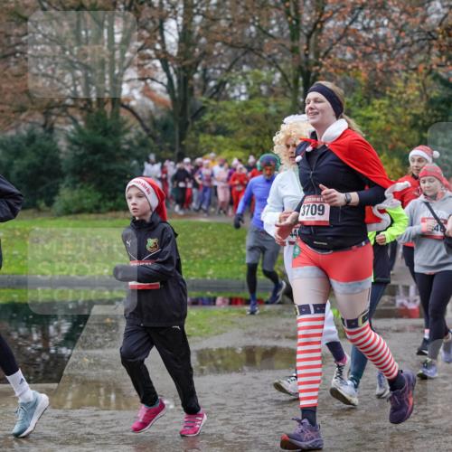 07.12.2025 - St. Pauli X-Mass-Run No. 15 Michael Burmester http://msf.ph/oto/9412879 07.12.2025 11:44:54 Laufen 3725, 3709, 372 meine-sportfotos.de