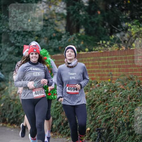 07.12.2025 - St. Pauli X-Mass-Run No. 15 Michael Burmester http://msf.ph/oto/9412881 07.12.2025 10:02:28 Laufen 25, 4692, 4694 meine-sportfotos.de