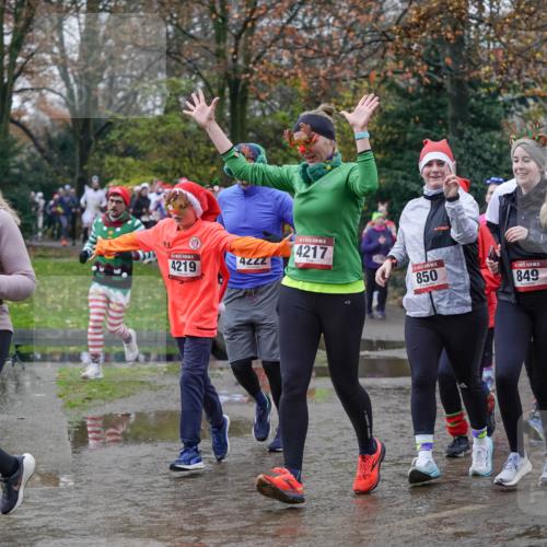 07.12.2025 - St. Pauli X-Mass-Run No. 15 Michael Burmester http://msf.ph/oto/9412906 07.12.2025 11:44:56 Laufen 3816, 4222, 4219, 4217, 850, 849, 583, 3818, 6137 meine-sportfotos.de
