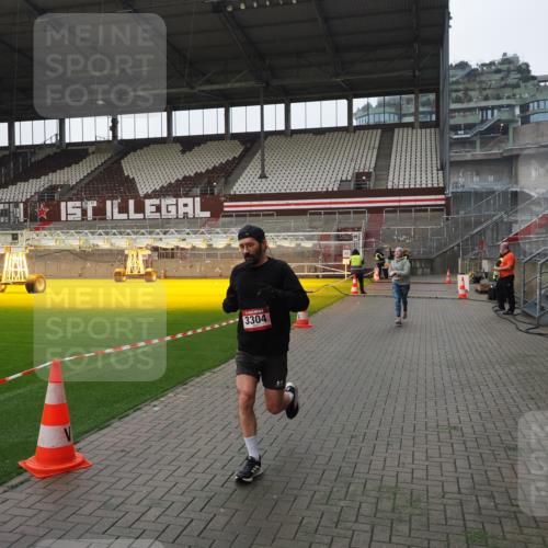 07.12.2025 - St. Pauli X-Mass-Run No. 15 Fabian Wolf http://msf.ph/oto/9412907 07.12.2025 11:18:20 Ziel 1325, 1348, 2045, 3201, 3304, 3327 meine-sportfotos.de