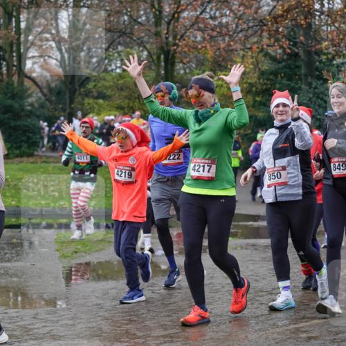 07.12.2025 - St. Pauli X-Mass-Run No. 15 Michael Burmester http://msf.ph/oto/9412909 07.12.2025 11:44:56 Laufen 4011, 4219, 222, 15, 4217, 850, 849, 15, 0, 3818 meine-sportfotos.de