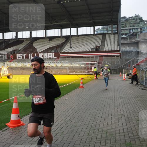 07.12.2025 - St. Pauli X-Mass-Run No. 15 Fabian Wolf http://msf.ph/oto/9412913 07.12.2025 11:18:20 Ziel 1325, 1348, 2045, 3201, 3304, 3327 meine-sportfotos.de
