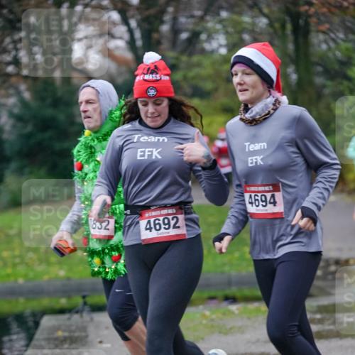 07.12.2025 - St. Pauli X-Mass-Run No. 15 Michael Burmester http://msf.ph/oto/9412914 07.12.2025 10:02:31 Laufen 832, 4692, 4694 meine-sportfotos.de