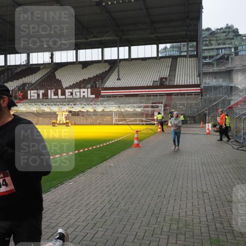 07.12.2025 - St. Pauli X-Mass-Run No. 15 Fabian Wolf http://msf.ph/oto/9412916 07.12.2025 11:18:20 Ziel 1325, 1348, 2045, 3201, 3304, 3327 meine-sportfotos.de