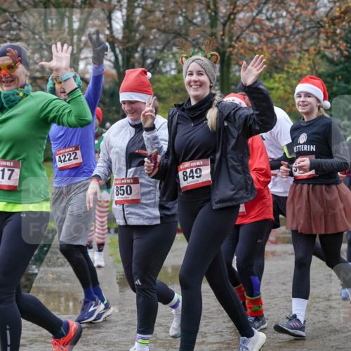 07.12.2025 - St. Pauli X-Mass-Run No. 15 Michael Burmester http://msf.ph/oto/9412930 07.12.2025 11:44:58 Laufen 15, 4219, 15, 4217, 4222, 15, 850, 15, 849, 3819 meine-sportfotos.de