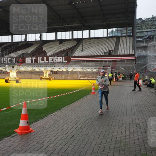 07.12.2025 - St. Pauli X-Mass-Run No. 15 Fabian Wolf http://msf.ph/oto/9412931 07.12.2025 11:18:22 Ziel 1348, 2045, 3201, 3304 meine-sportfotos.de