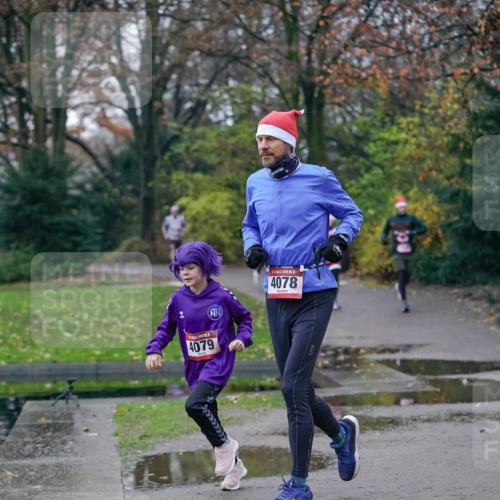 07.12.2025 - St. Pauli X-Mass-Run No. 15 Michael Burmester http://msf.ph/oto/9412946 07.12.2025 10:02:34 Laufen 4079, 15, 4078 meine-sportfotos.de