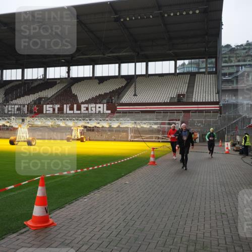 07.12.2025 - St. Pauli X-Mass-Run No. 15 Fabian Wolf http://msf.ph/oto/9412969 07.12.2025 11:18:31 Ziel 2045, 2918, 3138, 3158, 3304, 3634, 3636 meine-sportfotos.de
