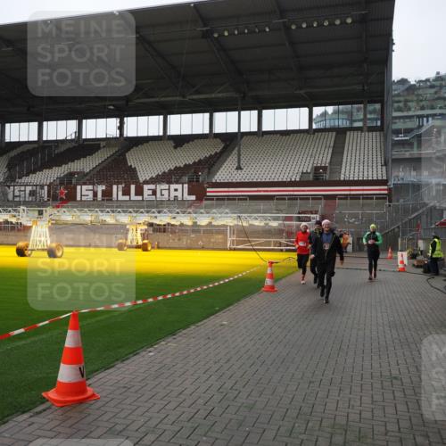 07.12.2025 - St. Pauli X-Mass-Run No. 15 Fabian Wolf http://msf.ph/oto/9412972 07.12.2025 11:18:31 Ziel 2045, 2918, 3138, 3158, 3304, 3634, 3636 meine-sportfotos.de