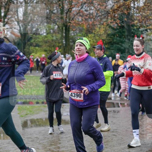 07.12.2025 - St. Pauli X-Mass-Run No. 15 Michael Burmester http://msf.ph/oto/9412992 07.12.2025 11:45:05 Laufen 15, 4033, 4188, 15, 4390, 4048 meine-sportfotos.de