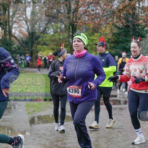 07.12.2025 - St. Pauli X-Mass-Run No. 15 Michael Burmester http://msf.ph/oto/9412995 07.12.2025 11:45:05 Laufen 5, 4033, 15, 4390, 4048 meine-sportfotos.de