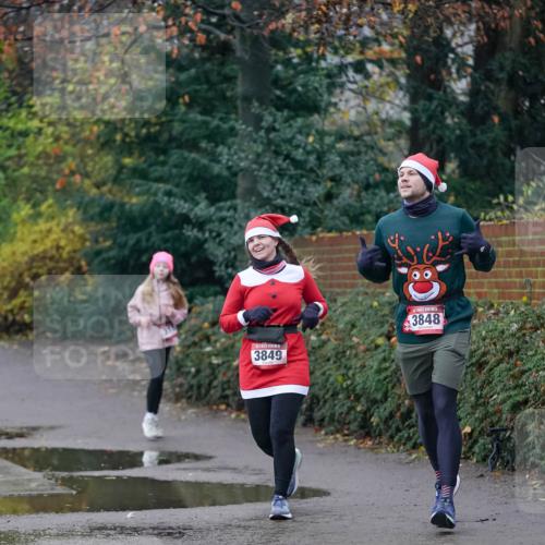 07.12.2025 - St. Pauli X-Mass-Run No. 15 Michael Burmester http://msf.ph/oto/9412997 07.12.2025 10:02:40 Laufen 32, 3849, 3848 meine-sportfotos.de