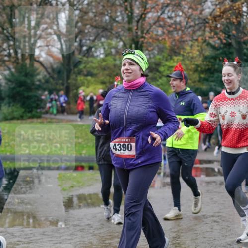 07.12.2025 - St. Pauli X-Mass-Run No. 15 Michael Burmester http://msf.ph/oto/9412998 07.12.2025 11:45:05 Laufen 5, 033, 15, 4390, 4048 meine-sportfotos.de