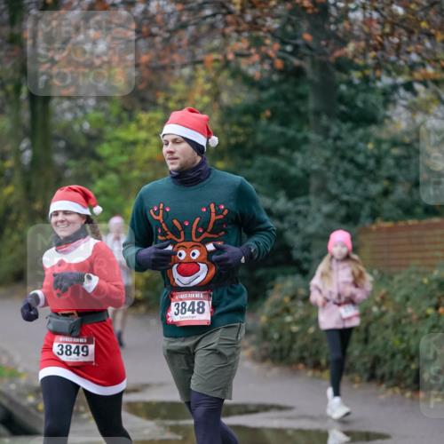 07.12.2025 - St. Pauli X-Mass-Run No. 15 Michael Burmester http://msf.ph/oto/9413017 07.12.2025 10:02:42 Laufen 3849, 15, 3848 meine-sportfotos.de