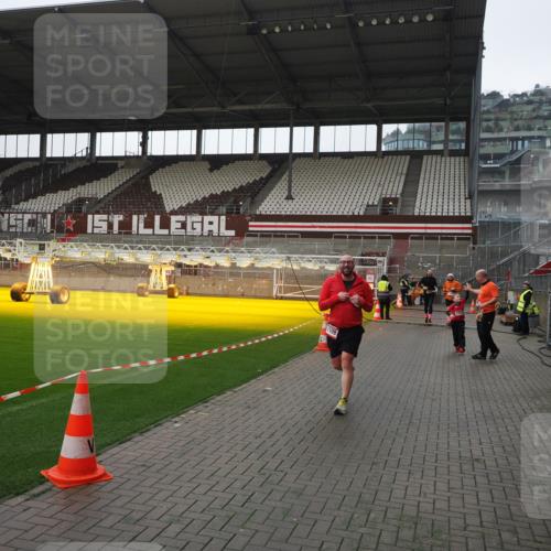 07.12.2025 - St. Pauli X-Mass-Run No. 15 Fabian Wolf http://msf.ph/oto/9413043 07.12.2025 11:18:51 Ziel 1109, 1322, 2064, 2067 meine-sportfotos.de