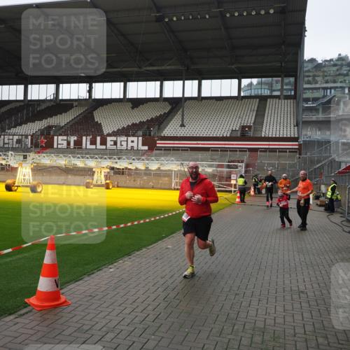 07.12.2025 - St. Pauli X-Mass-Run No. 15 Fabian Wolf http://msf.ph/oto/9413049 07.12.2025 11:18:51 Ziel 1109, 1322, 2064, 2067 meine-sportfotos.de
