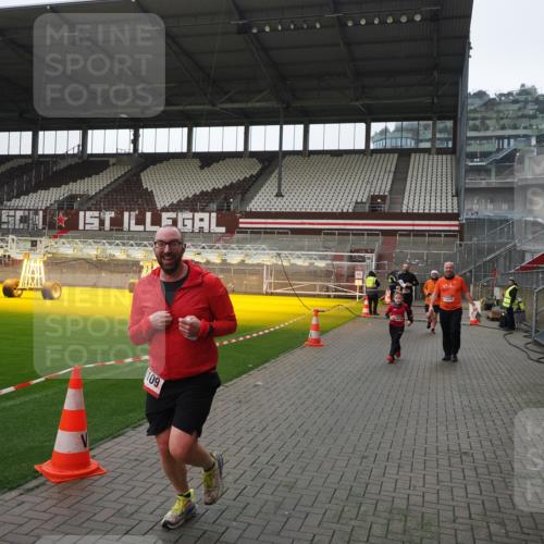 07.12.2025 - St. Pauli X-Mass-Run No. 15 Fabian Wolf http://msf.ph/oto/9413061 07.12.2025 11:18:52 Ziel 1109, 1322, 2064, 2067 meine-sportfotos.de