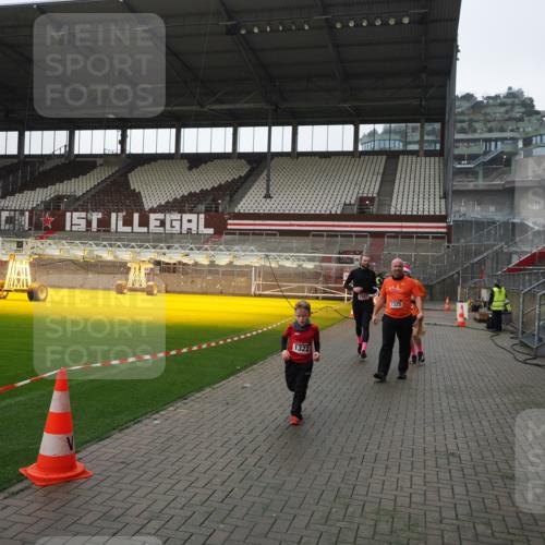 07.12.2025 - St. Pauli X-Mass-Run No. 15 Fabian Wolf http://msf.ph/oto/9413067 07.12.2025 11:18:54 Ziel 1109, 1322, 2064, 2067 meine-sportfotos.de