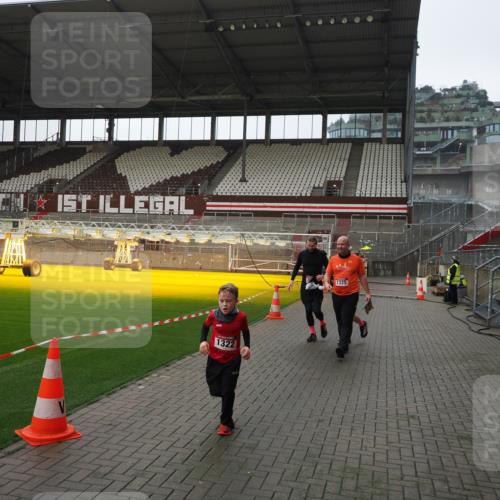 07.12.2025 - St. Pauli X-Mass-Run No. 15 Fabian Wolf http://msf.ph/oto/9413075 07.12.2025 11:18:55 Ziel 1109, 1322, 2064, 2067 meine-sportfotos.de