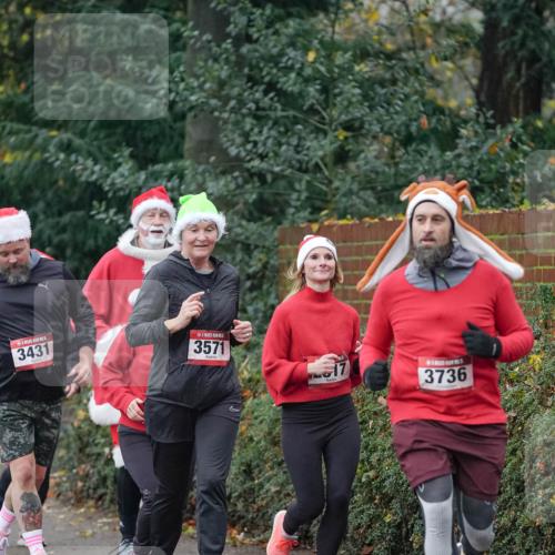 07.12.2025 - St. Pauli X-Mass-Run No. 15 Michael Burmester http://msf.ph/oto/9413077 07.12.2025 10:02:59 Laufen 3431, 3571, 17, 3736 meine-sportfotos.de