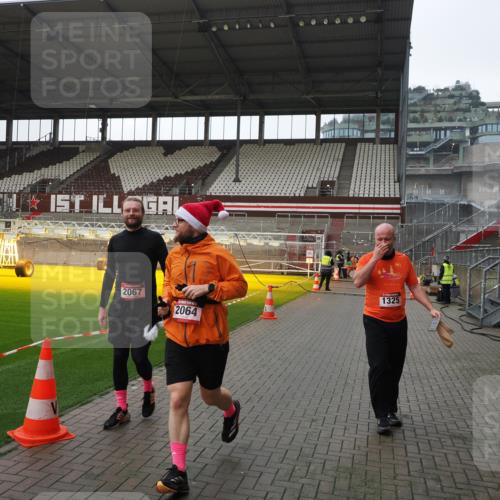 07.12.2025 - St. Pauli X-Mass-Run No. 15 Fabian Wolf http://msf.ph/oto/9413099 07.12.2025 11:18:57 Ziel 1109, 1322, 2064, 2067 meine-sportfotos.de