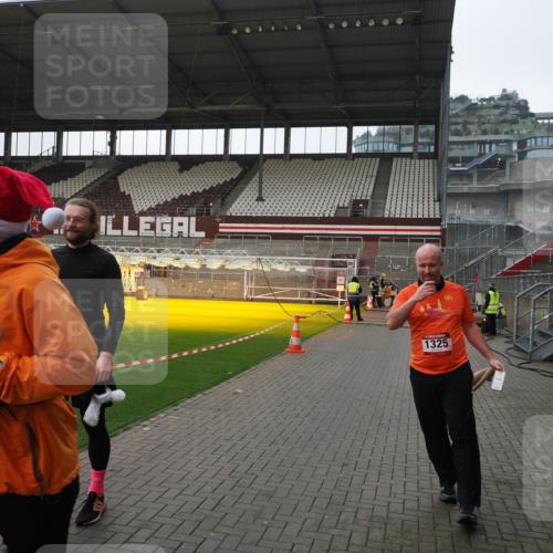 07.12.2025 - St. Pauli X-Mass-Run No. 15 Fabian Wolf http://msf.ph/oto/9413109 07.12.2025 11:18:58 Ziel 1109, 1322, 2064, 2067 meine-sportfotos.de