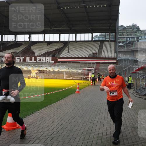 07.12.2025 - St. Pauli X-Mass-Run No. 15 Fabian Wolf http://msf.ph/oto/9413112 07.12.2025 11:18:58 Ziel 1109, 1322, 2064, 2067 meine-sportfotos.de