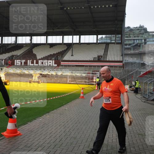 07.12.2025 - St. Pauli X-Mass-Run No. 15 Fabian Wolf http://msf.ph/oto/9413118 07.12.2025 11:18:58 Ziel 1109, 1322, 2064, 2067 meine-sportfotos.de