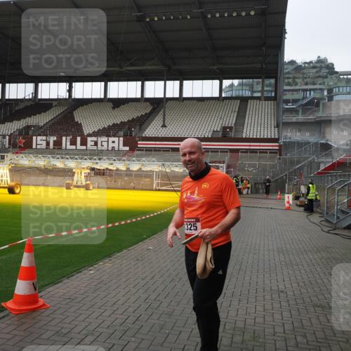 07.12.2025 - St. Pauli X-Mass-Run No. 15 Fabian Wolf http://msf.ph/oto/9413124 07.12.2025 11:18:59 Ziel 1109, 1322, 2064, 2067 meine-sportfotos.de