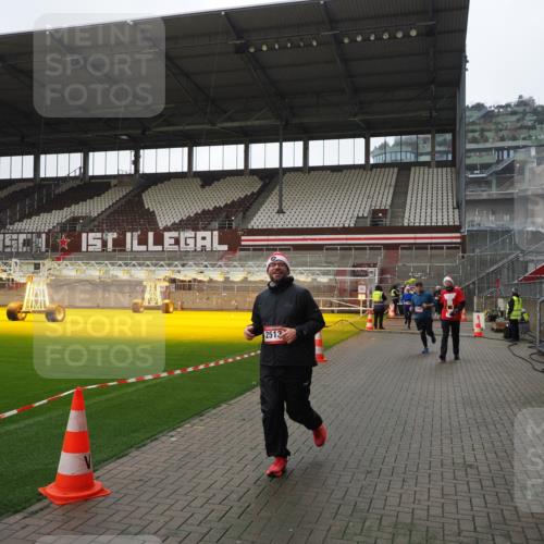 07.12.2025 - St. Pauli X-Mass-Run No. 15 Fabian Wolf http://msf.ph/oto/9413157 07.12.2025 11:19:09 Ziel 295, 302, 1617, 2064, 2067, 2597 meine-sportfotos.de