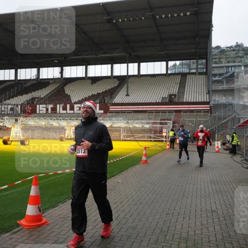 07.12.2025 - St. Pauli X-Mass-Run No. 15 Fabian Wolf http://msf.ph/oto/9413166 07.12.2025 11:19:09 Ziel 295, 302, 1617, 2064, 2067, 2597 meine-sportfotos.de